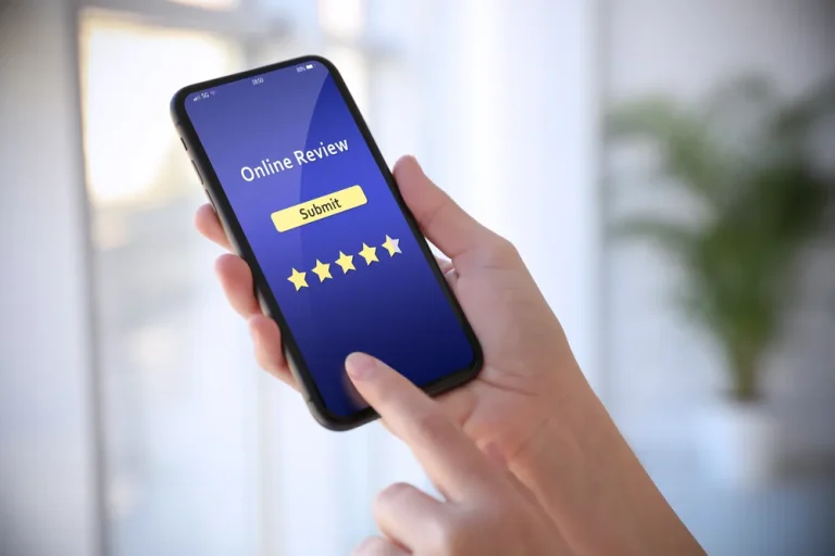 responding to reviews on smartphone
